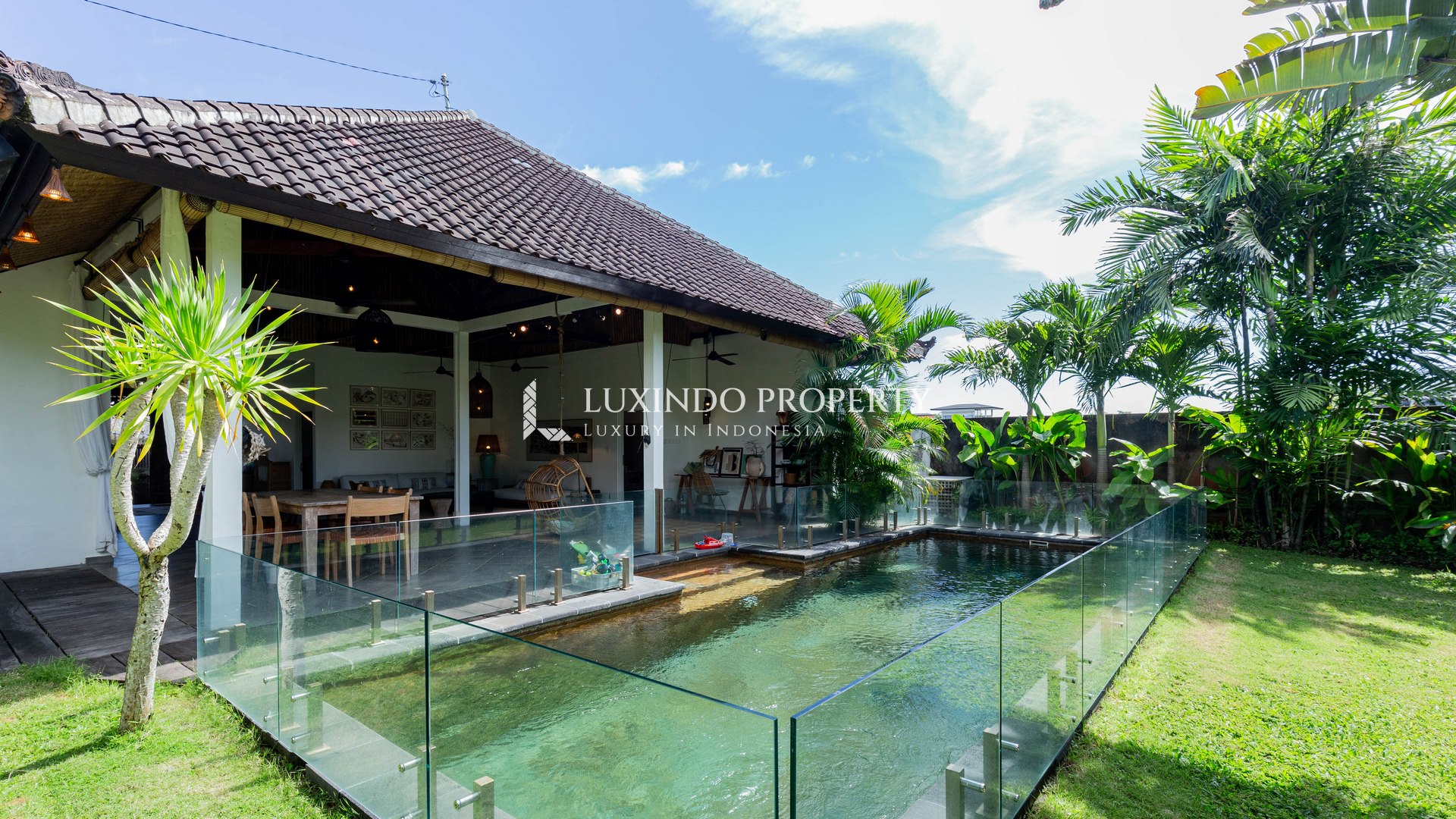 KEROBOKAN - AIRY 2BR HOME FOR RENT WITH HIGH BAMBOO CEILINGS AND RICE FIELD VIEWS (RV473)